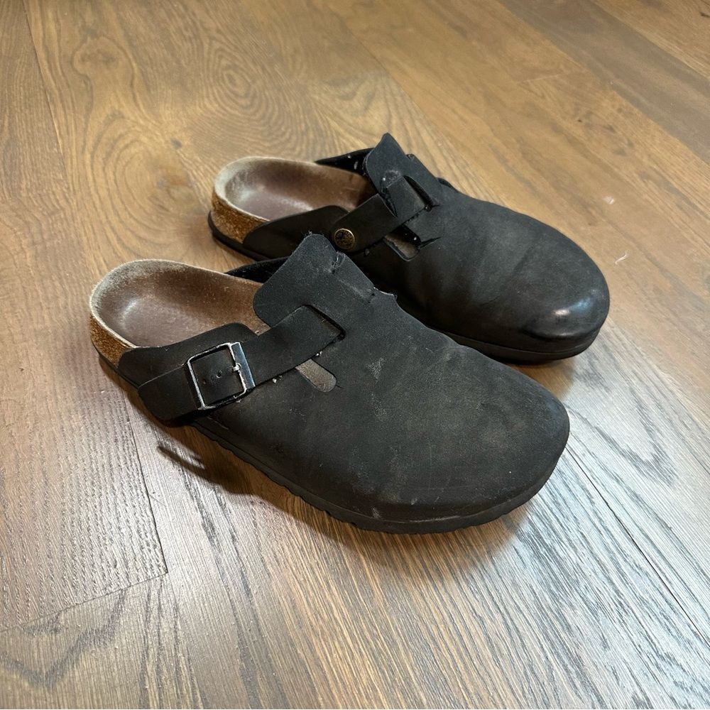 Birkenstock Boston’s black / charcoal grey clog